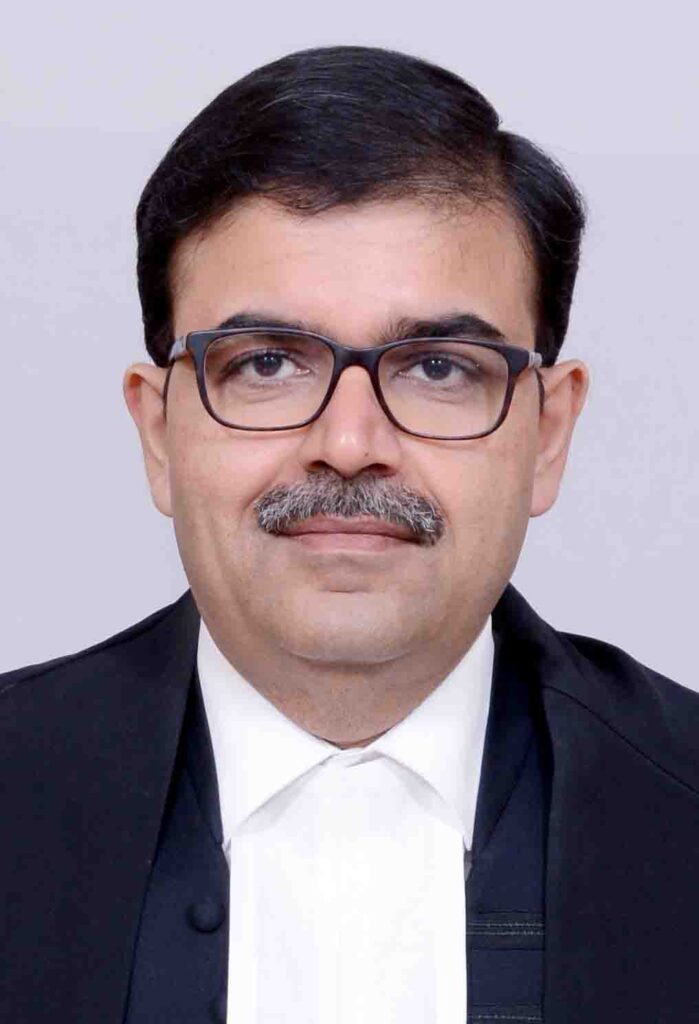 बेसिक के शिक्षक Gratuity Act की धारा 2 (ई) के तहत कर्मचारी नहीं