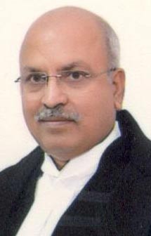 Advocate पर है दोहरी जिम्मेदारी निभाने का दायित्व