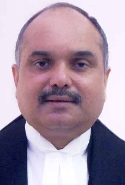 हाई कोर्ट का जज पाता है कि Article 226 के तहत दायर याचिका आदर्श रूप से Article 227 के तहत दायर किया जाना चाहिए था तो वह उस पर सुनवाई और फैसला नहीं कर सकता