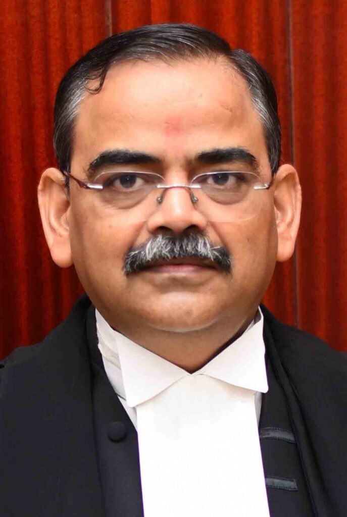 विग्नेश शिशिर की 3 Post से विचलित हुए जस्टिस सुभाष विद्यार्थी, राहुल गांधी की दोहरी नागरिकता केस की सुनवाई से किया खुद को अलग