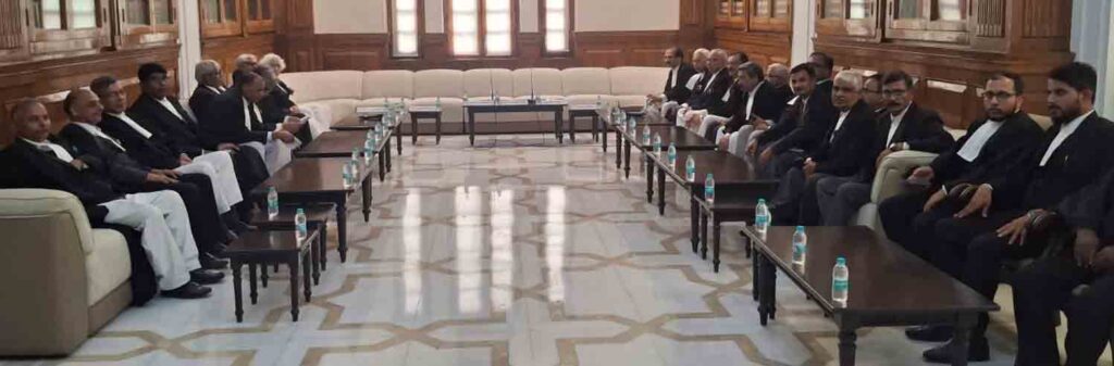 प्रदेश सरकार ने मंजूर कर ली ग्रांट तो अधिवक्ताओं से नहीं लिया जायेगा Chamber का मेंटीनेंस चार्ज, 25 सदस्यीय प्रतिज्ञनिधिमंडल चीफ जस्टिस से मिला