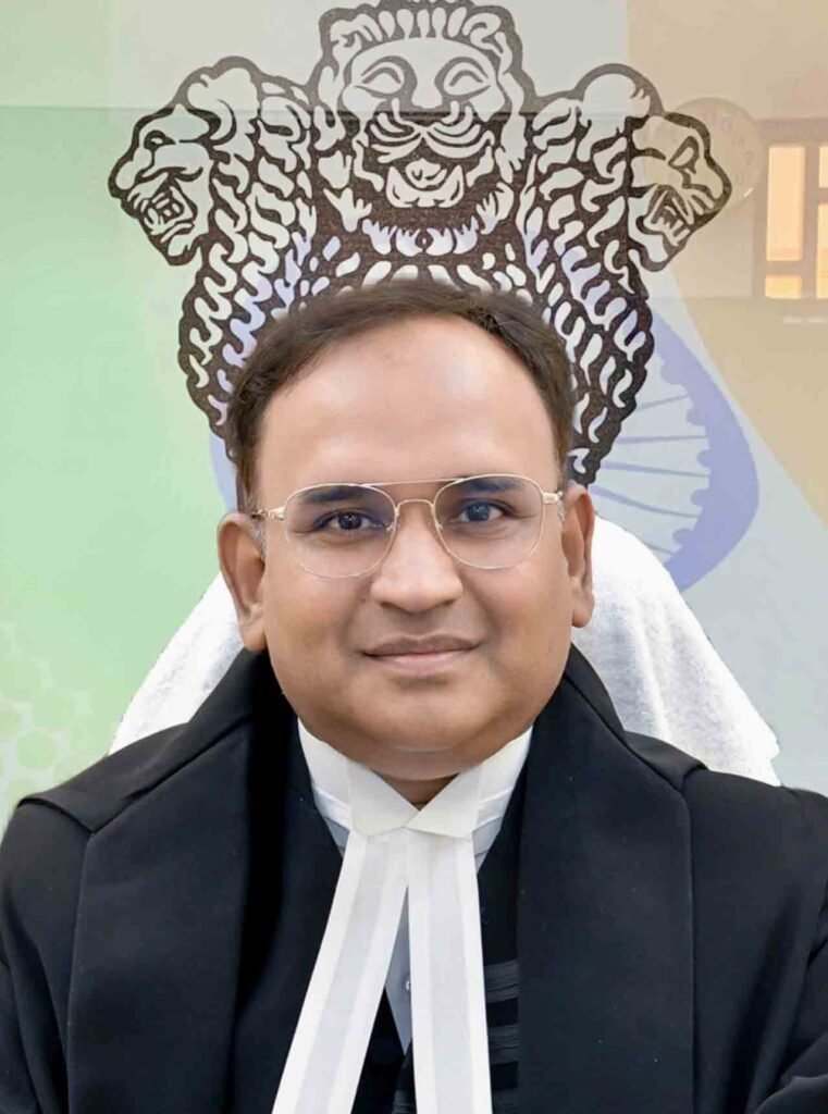 Dependent on deceased की नियुक्ति खैरात में नहीं मांगी जाती, कानून, भले ही प्रक्रिया की औपचारिकताओं से बंधा हो उसे अपने मानवीय मकसद को कभी नहीं भूलना चाहिए
