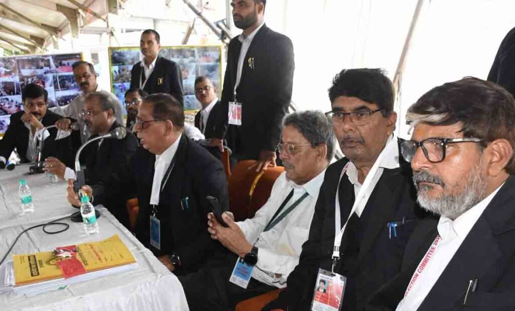 इलाहाबाद हाई कोर्ट bar Association के 3 बैंक खातों के संचालन पर एल्डर कमेटी ने लगायी रोक, बैंक को भेजा पत्र
